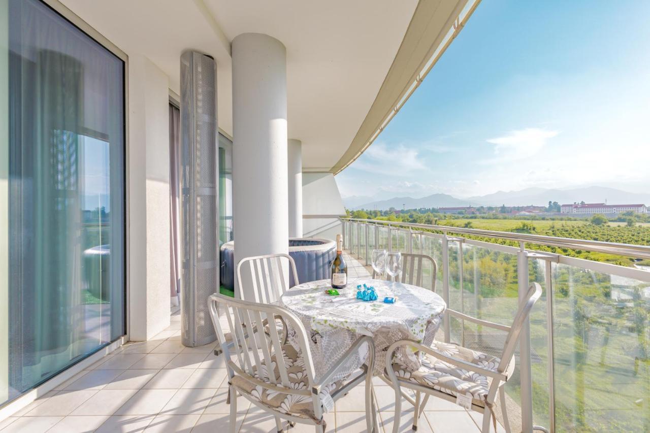 Glass House كونيو المظهر الخارجي الصورة
